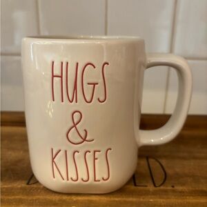 Rae Dunn “HUGS & KISSES” Mug